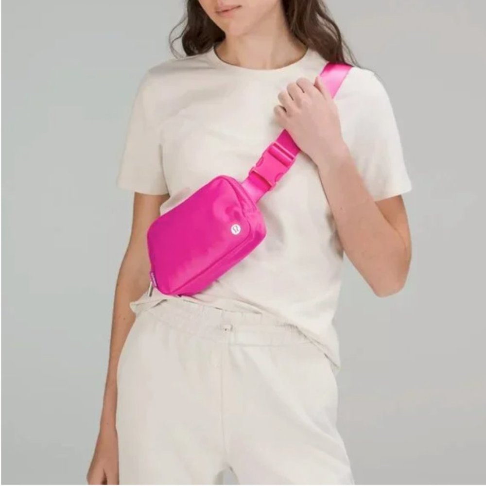 NWT Lululemon Everywhere Belt Bag 1L in Sonic Pink